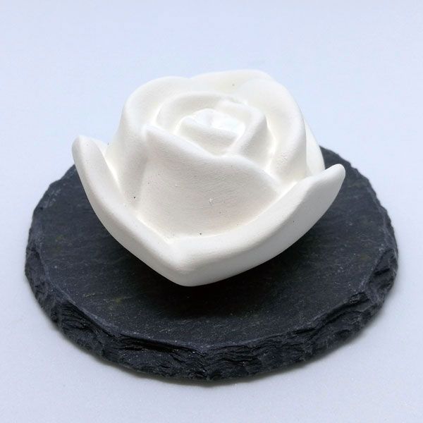 Rose mit Untersetzer Schiefer