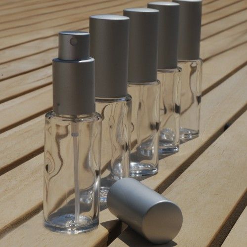 Flacon mit Zerstäuber und Steckkappe silber