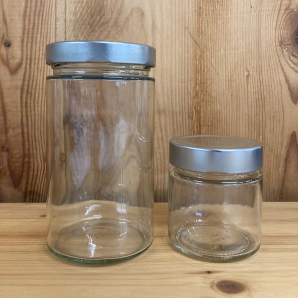 Glas mit Schraubdeckel silber